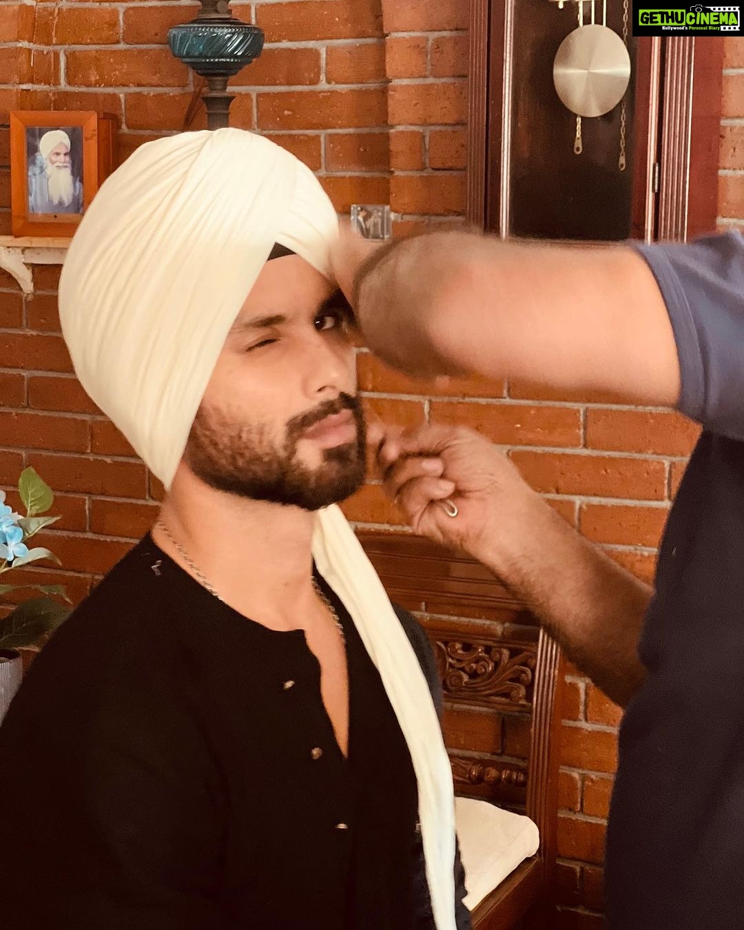 Shahid Kapoor Instagram - Dad always says ghar pe Shaadi hogi to pag paega na