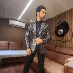 Shakti Arora Instagram – Star Parivaar Awards❤️
.
Wearing @bharat_reshma 
Styled by @darshimehtaa