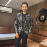 Shakti Arora Instagram – Star Parivaar Awards❤️
.
Wearing @bharat_reshma 
Styled by @darshimehtaa