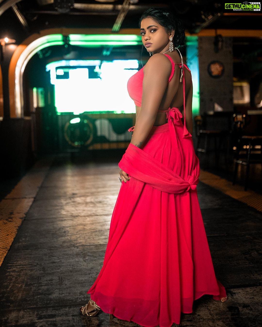 Shalu Shammu Instagram - I jUsT lEvElEd Up…..!!!!💕 Wearing : @aks_le_couturier On Lens : @6framessphotography @jagan_dop06 Dolled Up : @laavie_makeover Jewelry : @gold_copy1486 Location : @lowerdeckclub @parkelanzachennai #shalushamu #shalushamuvlogs #pose #indowestern #styleinspo #livethelittlethings #💕 Lower Deck Club