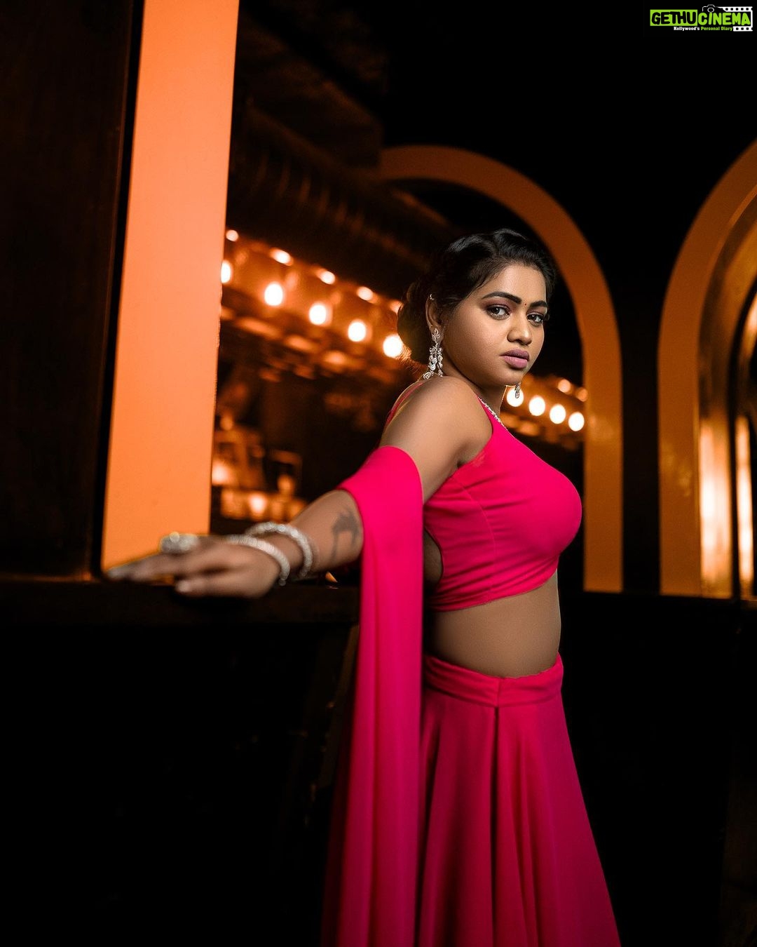 Shalu Shammu Instagram - Be YoUrSeLf, ThErE’s No OnE bEtTeR….💕 Wearing : @aks_le_couturier On Lens : @6framessphotography @jagan_dop06 Dolled Up : @laavie_makeover @lavi_bridal_studio Jewelry : @gold_copy1486 Location : @lowerdeckclub @parkelanzachennai #shalushamu #shalushamuvlogs #pose #indowestern #styleinspo #livethelittlethings #💕 Lower Deck Club