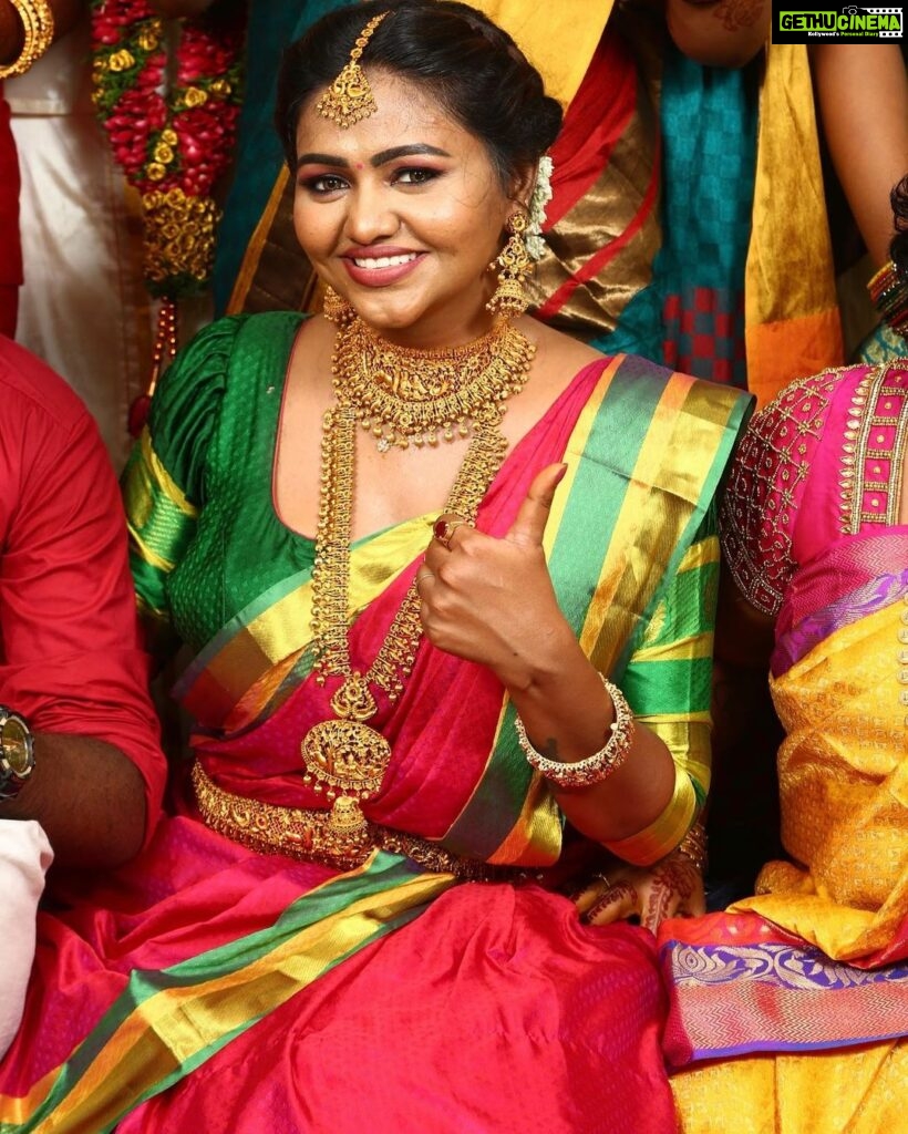Shalu Shammu Instagram - Am in a shoot or am I getting engaged ? ♥️ Wearing @aks_le_couturier Dolled Up : @kowshi_mua Jewels : @rahman_jewellery #shalushamu #shalushamuvlogs #tradional #halfsaree #loveyourself #glowup #sareelove #tamilponnu