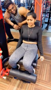 Shalu Shammu Instagram - Weight ah kammi pandra weightu @shalushamu Video Courtesy : @aesthetickarthik Location : @solidfitness07 #shalushamu #thunivuvisu #gymmotivation #gym #attrocities #dontcheat #legday #powerlifting #solidfitness #legextension SolidFitness Purasaiwakkam