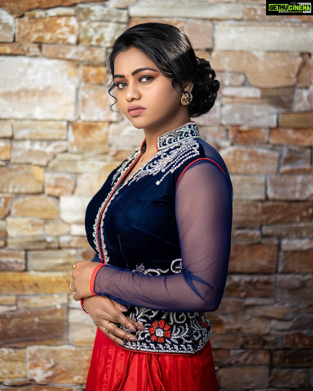 Shalu Shammu Instagram - AdJuSt YoUr FoCuS wHeN lIfE gEtS bLuRrY…. Dolled Up : @laavie_makeover On Lens : @6framessphotography Location : @parkelanzachennai @lacabanachennai #shalushamu #shalushamuvlogs #awards #lookoftheday #elegant #outfitoftheday #💃🏻 La Cabana Chennai