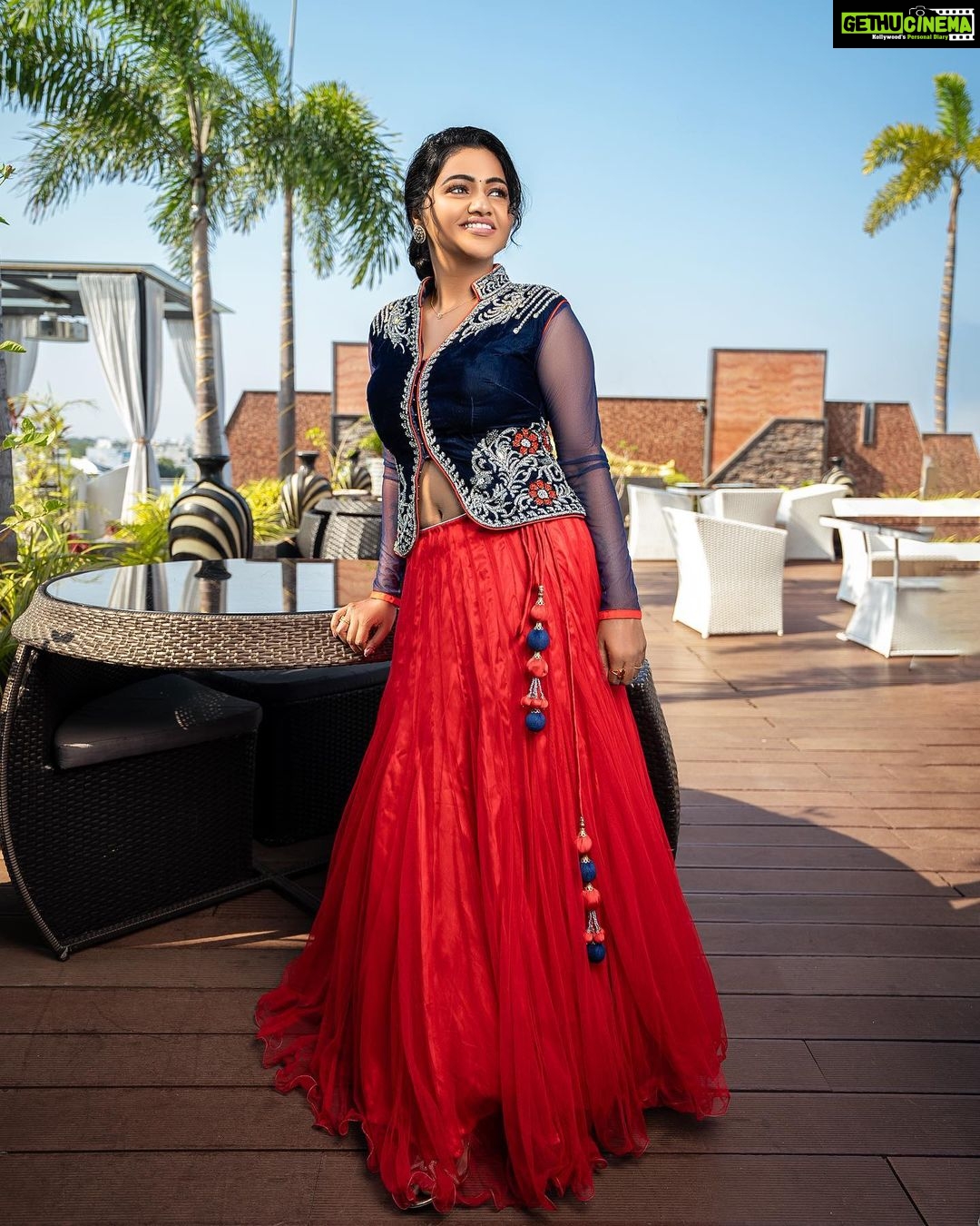 Shalu Shammu Instagram - RaDiAtE kInDnEsS lIkE cOnFeTtI…….. Dolled Up : @laavie_makeover On Lens : @6framessphotography Location : @parkelanzachennai @lacabanachennai #shalushamu #shalushamuvlogs #awards #lookoftheday #elegant #outfitoftheday #💃🏻 La Cabana Chennai