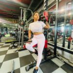 Shalu Shammu Instagram - Poser Location : @solidfitness07 Trainer : @thunivu_visu_ #shalushamu #shalushamuvlogs #gym #motivation #noon #pink #vibes #trainhard #willpower #excercise SolidFitness Purasaiwakkam
