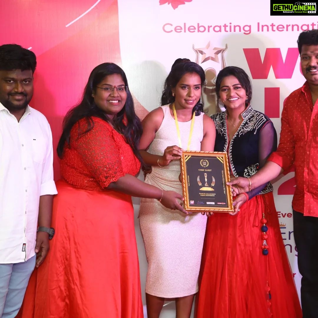 Shalu Shammu Instagram - Congrats to my dear friend @shalushamu for Most Promising Actress Award. More to come. Keep rocking #Shalu. We always there to support you.❤️ PC: @sensphotography_ @churchillricardo_ @chennai70mm @suganaliex Event organised by @desertrosehall @saravananchandran_official Supported by @captaintvofficial @dinakural_official @southernmail515 #womeniconicawards