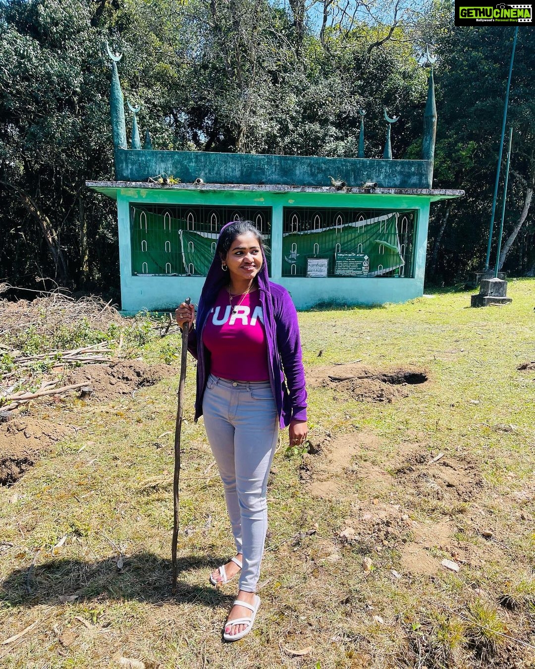 Shalu Shammu Instagram - Am I exploring outside my box 📦… Oh yeah …!!! That’s a different feeling to be there … Be Blessed 😇 #shalushamu #shalushamuvlogs #kodaikanal #diaries #turnon #sunnyday Kodaikanal, tamil nadu