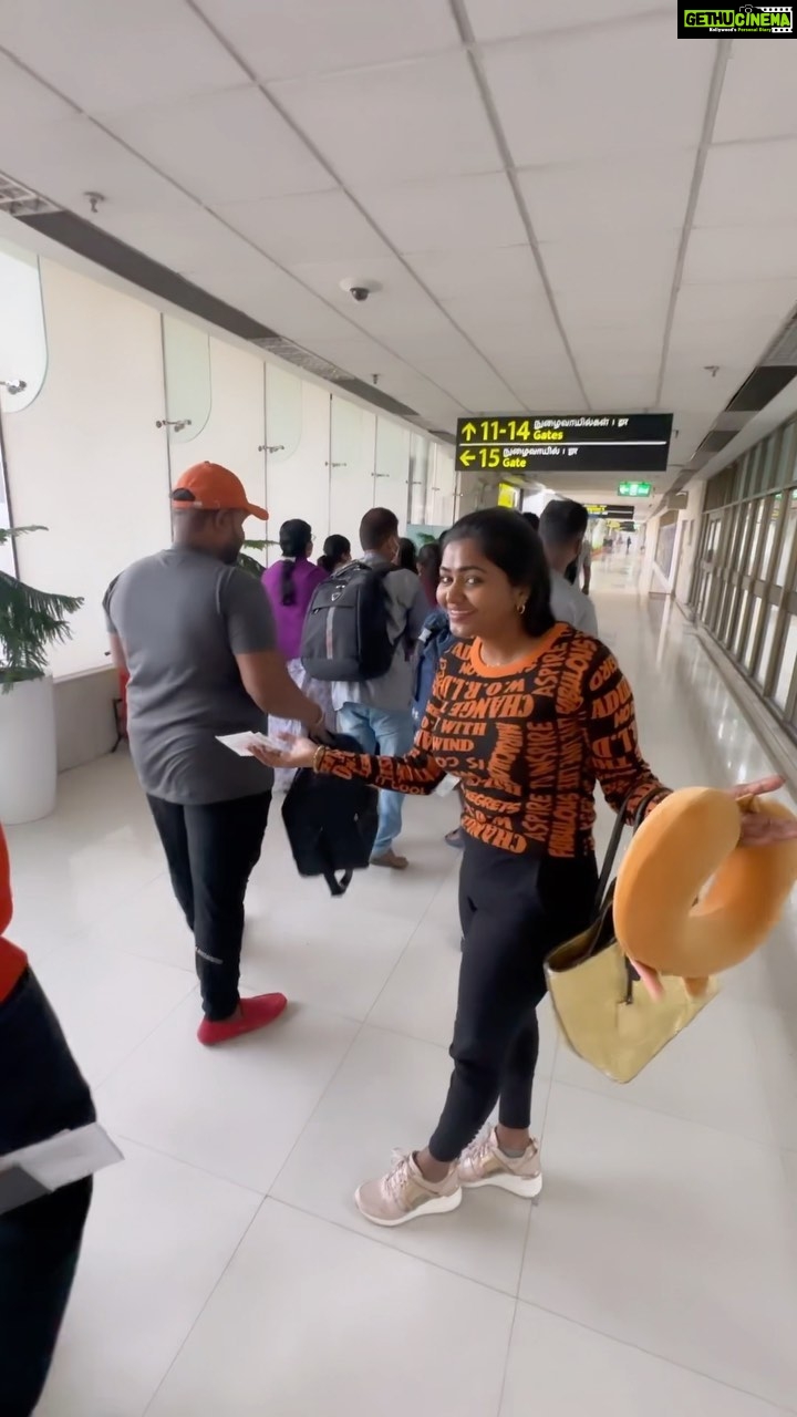 Shalu Shammu Instagram - Flying with friends is another level of happiness โ๏ธ๐บ #reels #reel #trending #trendingreels #travel #travelblogger #malaysia #kualalumpur #malaysiatourism #chennaiexpress #explorepage #explore #genting