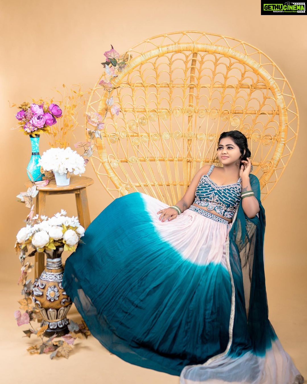 Shalu Shammu Instagram - Scenic View 🥰 Shoot Curator & Stylist : @nirmala__fashion_stylist On Lens : @6framessphotography Wearing : @lithas_rentals Jewels : @chennai_jazz Dolled up : @valarmathy692 #shalushamu #shalushamuvlogs #traditional #photography #poser #influencer #actor #attitude