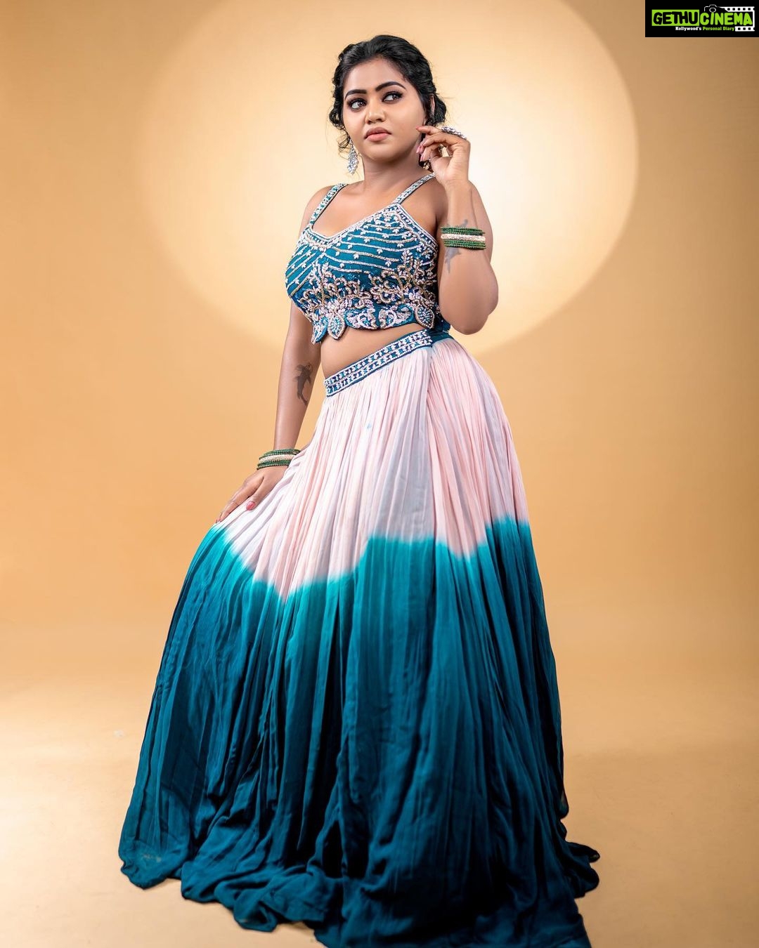 Shalu Shammu Instagram - Your Never Too Old To Set Another Goal Or Dream a New Dream ……!!!!! Shoot Curator & Stylist : @nirmala__fashion_stylist On Lens : @6framessphotography Wearing : @lithas_rentals Jewels : @chennai_jazz Dolled up : @valarmathy692 #shalushamu #shalushamuvlogs #traditional #photography #poser #influencer #actor #attitude
