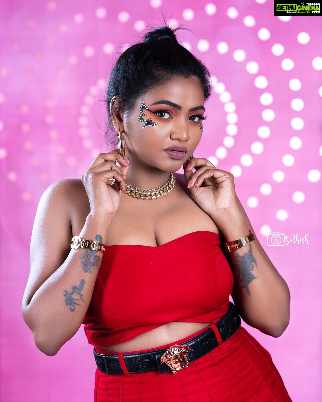 Shalu Shammu Instagram - ♥️♥️♥️ On Lens : @sathish_photography49 Dolled Up : @vinotha_makeupartist Wearing : @aks_le_couturier Stylist : @jansiranilakshmibai #shalushamu #shalushamuvlogs #happyvalentinesday #valentines #special #highfashion #concept #shoot #longhair #browngirl #♥️ Love Land