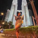 Shalu Shammu Instagram - Oh yeah…!!! That’s me posing before the twin towers 🤩💪 #shalushamu #shalushamuvlogs #malaysia #kualalumpur #twintowers #poser #attitudegirl #whoami Twin Towers -Kuala Lumpur Malaysia