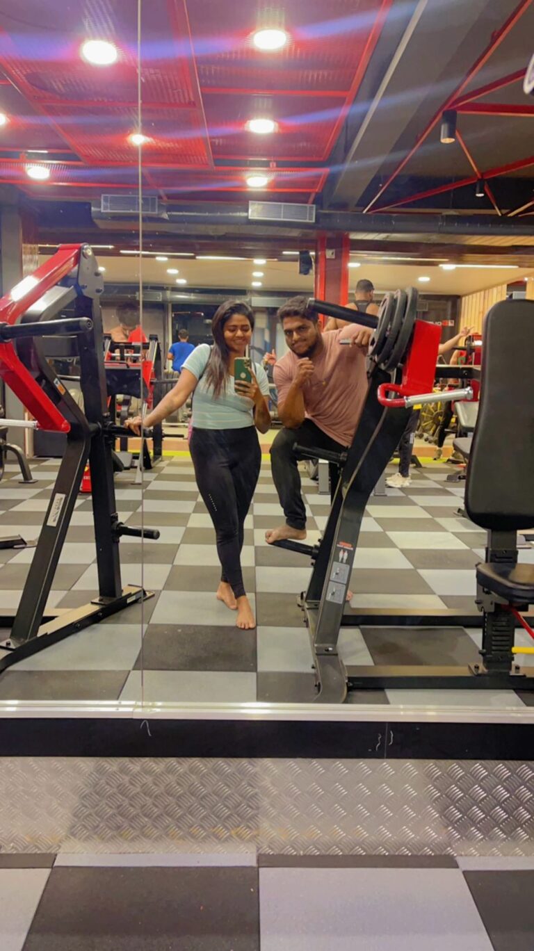 Shalu Shammu Instagram - Hella Fire @solidfitness07 Trained by : @thunivu_visu_ @raghav__367 Location : @solidfitness07 #shalushamu #shalushamuvlogs #fitness #motivation #solidfitness #gymgirl #transformation #believeinyourself