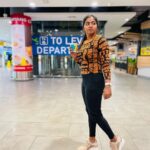 Shalu Shammu Instagram - Kuala Lumpur International Airport Malaysia ☝️ PC : @ashifash0 #shalushamu #shalushamuvlogs #kualalumpur #internationalairport #airportlook #darkvibes #darkchocolate #happyme KLIA2 International Departure Hall