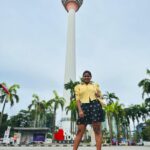 Shalu Shammu Instagram - KLCC TOWERS 🗼 PC : @ashifash0 #shalushamu #shalushamuvlogs #malaysia #kualalumpur #klcc #tower #poser #travelphotography #happyme #♥ KL Tower 421m