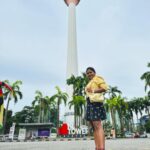 Shalu Shammu Instagram - KLCC TOWERS 🗼 PC : @ashifash0 #shalushamu #shalushamuvlogs #malaysia #kualalumpur #klcc #tower #poser #travelphotography #happyme #♥ KL Tower 421m