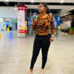 Shalu Shammu Instagram - Kuala Lumpur International Airport Malaysia ☝️ PC : @ashifash0 #shalushamu #shalushamuvlogs #kualalumpur #internationalairport #airportlook #darkvibes #darkchocolate #happyme KLIA2 International Departure Hall