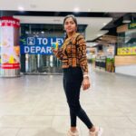Shalu Shammu Instagram - Kuala Lumpur International Airport Malaysia ☝️ PC : @ashifash0 #shalushamu #shalushamuvlogs #kualalumpur #internationalairport #airportlook #darkvibes #darkchocolate #happyme KLIA2 International Departure Hall