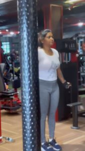 Shalu Shammu Instagram - Hope I talk so much rather than working out in my gym ?? 😅 @solidfitness07 Trainer : @warrior__visu (unmaiya sollathinga sir 🤫) #shalushamu #shalushamuvlogs #solidfitness #purasaiwalkam #xoxo #ootd #gymgirl #workout #sweat SolidFitness Purasaiwakkam