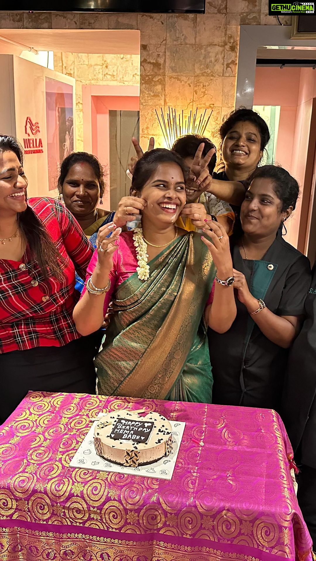 Shalu Shammu Instagram - Happy Birthday To Our Darling Hema Kutti 🎂 We wish u a very happy birthday & may god bless you with everything you desire sister ♥️ Suhaa Family Celebration 🎊 #suhaamultispecialitycosmeticclinic #suhaacosmeticclinic #suhaaclinic #suhaa #hemalatha #sister #birthday #celebration Suhaa Multispeciality Cosmetic Clinic