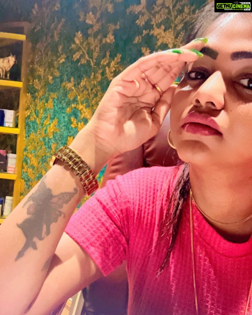 Shalu Shammu Instagram - Have a good day love 💕 #shalushamu #shalushamuvlogs #bossbabe #entrepreneur #selfie #goodvibesonly Suhaa Multispeciality Cosmetic Clinic