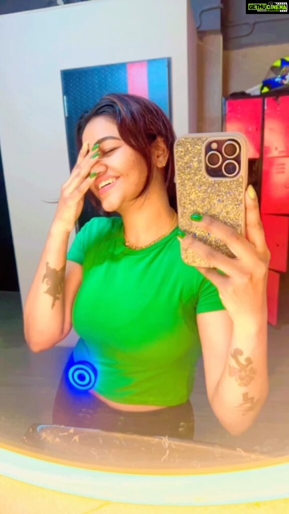 Shalu Shammu Instagram - Obsessed Selfie After Workout 🤩💪 #shalushamu #shalushamuvlogs #solidfitness #gymlover #gymgirl #beleiveinyourself #trusttheprocess #selfietime SolidFitness Purasaiwakkam