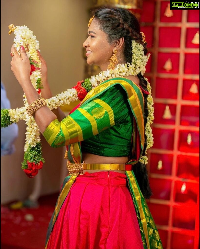 Shalu Shammu Instagram - Am in a shoot or am I getting engaged ? ♥️ Wearing @aks_le_couturier Dolled Up : @kowshi_mua Jewels : @rahman_jewellery #shalushamu #shalushamuvlogs #tradional #halfsaree #loveyourself #glowup #sareelove #tamilponnu