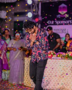 Shanmukh Jaswanth Kandregula Instagram - Since last few months i have realised and learnt that 
NANNU SUPPORT CHESEVALU >>>> My best friends ❤️‍🩹

Thank you St Joseph college for women(Andham:p) 

STUDENT EPISODE 5, 17th Oct muuuuuzik! ❤️

#shannu #collegefest