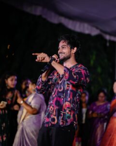 Shanmukh Jaswanth Kandregula Instagram - Since last few months i have realised and learnt that 
NANNU SUPPORT CHESEVALU >>>> My best friends ❤️‍🩹

Thank you St Joseph college for women(Andham:p) 

STUDENT EPISODE 5, 17th Oct muuuuuzik! ❤️

#shannu #collegefest