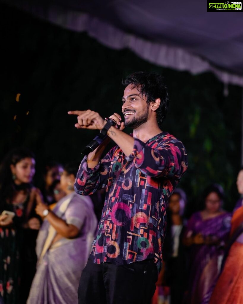 Shanmukh Jaswanth Kandregula Instagram - Since last few months i have realised and learnt that NANNU SUPPORT CHESEVALU >>>> My best friends ❤️‍🩹 Thank you St Joseph college for women(Andham:p) STUDENT EPISODE 5, 17th Oct muuuuuzik! ❤️ #shannu #collegefest Visakhapatnam