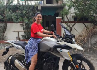 Sharanya Turadi Instagram - This is the BGM that plays in my mind every time I touch him. 🙈 My baby dragon, Life is keeping me busy with other major commitments, but I'm gonna take you for longer rides very soon. Until then, let's enjoy our night outs ❤️‍🔥 Happy weekend, kanmanies 🫶🦉 #life #babydragon #rides #weekendgetaway #ridergirl #bmwgs
