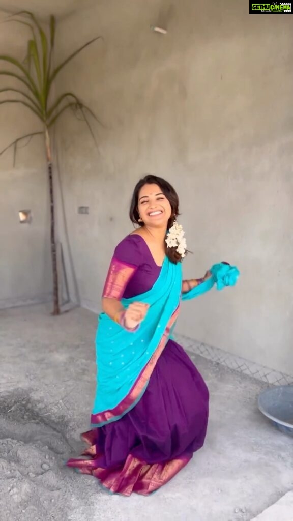 Sharanya Turadi Instagram - Cringe alert 🚨😂 Stretching my way out post pongal overdose 😬🐒 Half saree @ivalinmabia
