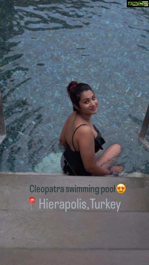 Sharanya Turadi Instagram - *Egyptian beauty, Cleopatra pool😍Varalaru mukkiyam 😁🏊‍♀️ Save it now and Thank me 👋🏊‍♀️ Perfect host @gtholidays.in 📍Hierapolis,Turkiye #cleopatrapool #swim #travelwithst #gtholidays Hierápolis-Pamukkale