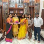 Sharanya Turadi Instagram - The last day of 2022 couldn’t be better ! Meeting the most amazing @__thamizhachi__ and soaking up in her positive aura, 2023 is definitely looking up. Long way to go partner @sharanyaturadi_official @kumudhinimanivannan kumudhinimanivannan akka always my pillar of strength love u #newbeginnings #newyear #2023 #tamil #dmk #thamizhachi #thamizhachithangapandian