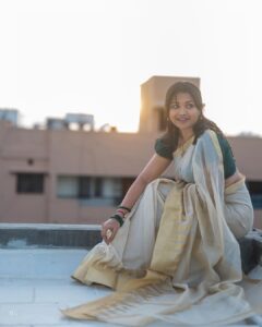 Sharanya Turadi Instagram - The Mandatory Onam saree post from a Tamil girl 🪷😝

Onam wishes to my Malayala Kanmanies 🫶 

#onamspecial