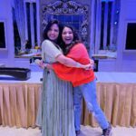 Sharanya Turadi Instagram - Puppyyyyyy @sharanyaturadi_official ❤️ look at our faces, how happy we are 🥰 after very long time pics together 🥳 10+ years and counting ✌🏼
