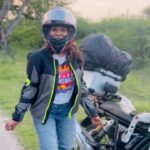 Sharanya Turadi Instagram - Chorus lovers assemble 🎧👻 Mallipoo vibes ❤️‍🔥 #PrimeReels #mallipoosong #biker