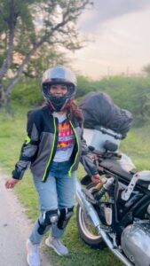 Sharanya Turadi Instagram - Chorus lovers assemble 🎧👻 Mallipoo vibes ❤️‍🔥 #PrimeReels #mallipoosong #biker