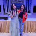 Sharanya Turadi Instagram - Puppyyyyyy @sharanyaturadi_official ❤️ look at our faces, how happy we are 🥰 after very long time pics together 🥳 10+ years and counting ✌🏼