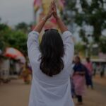 Sharanya Turadi Instagram - Adulthood process la niraya change namakkula varum but வாழ்க்கைல மாறாத சில விஷயம் இருக்கும். அதுல ஒன்னு முருகப் பற்று ♾️❤️ முருகு=அழகு=தமிழ் ✨ 📍 முத்துமலை முருகன் கோயில் #templesoftamilnadu #tntourism #ttdc