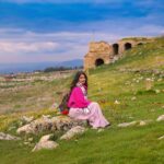 Sharanya Turadi Instagram - Hierapolis, once a thriving, multicultural ancient city and spa which stood the test of time of 2200 years and a powerful earthquake. Now a UNESCO World Heritage site, stands gracefully with beds of tulips wherever you see. History is beautiful❤️ #travelgram #turkey #history #tulips #heirapolis #unesco Hierápolis-Pamukkale
