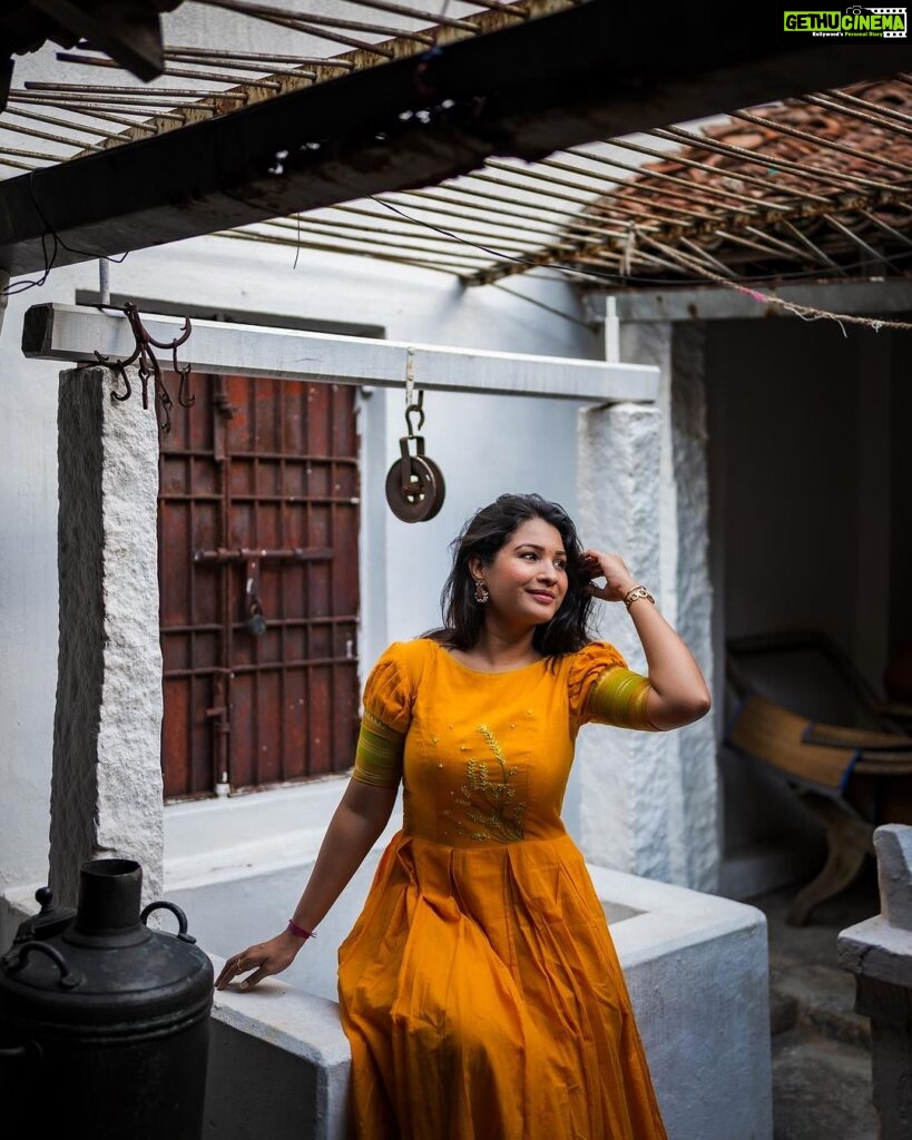 Sharanya Turadi Instagram - இந்நேரம் 🌼💛 Outfit @ivalinmabia Shot by @rahul__sudharshan Kanchipuram, Tamil Nadu