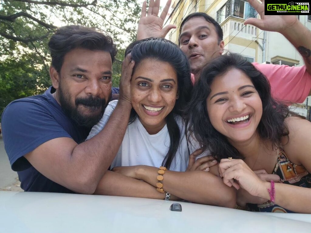 Sharanya Turadi Instagram - Let's take some decent postable pics for Friendship day My friends: 🤦‍♀️ @ganesh_journo @teenuniroshini_official @thillainathan.k