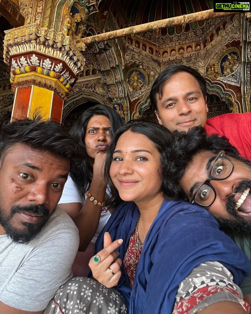 Sharanya Turadi Instagram - Frames of Thanjavur ❤️ 1. The colourful darbar of King Sarabhoji 2. The super cute elephant, ‘Mangalam’ from Kumbeshwarar temple, kumbakonam 3. The artistic view of Tanjavur palace 4. The famous filter coffee of Mangalambikai mess 5. My lifeline gang 6. The brass statue of Shiva and Parvathy from Chola period 7. The relaxing view of Tanjavuru mannu just before summer rains 8. This beautiful dome standing alone I found at Adikumbeshwarar temple with intricate colours painted inside 9. Me trying hard not to laugh while my whole gang is standing at the other side of the camera 😝 #kumbakonam #thanjavur #templesofsouthindia #mangalambikamess #thanjavurpalace #summerrains #historyisbeautiful Thanjur