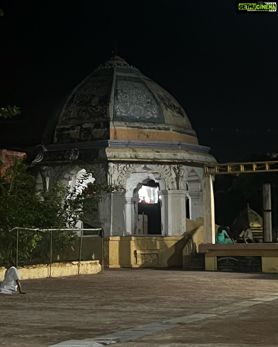 Sharanya Turadi Instagram - Frames of Thanjavur ❤️ 1. The colourful darbar of King Sarabhoji 2. The super cute elephant, ‘Mangalam’ from Kumbeshwarar temple, kumbakonam 3. The artistic view of Tanjavur palace 4. The famous filter coffee of Mangalambikai mess 5. My lifeline gang 6. The brass statue of Shiva and Parvathy from Chola period 7. The relaxing view of Tanjavuru mannu just before summer rains 8. This beautiful dome standing alone I found at Adikumbeshwarar temple with intricate colours painted inside 9. Me trying hard not to laugh while my whole gang is standing at the other side of the camera 😝 #kumbakonam #thanjavur #templesofsouthindia #mangalambikamess #thanjavurpalace #summerrains #historyisbeautiful Thanjur