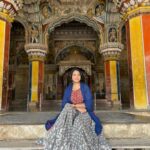 Sharanya Turadi Instagram - Frames of Thanjavur ❤️ 1. The colourful darbar of King Sarabhoji 2. The super cute elephant, ‘Mangalam’ from Kumbeshwarar temple, kumbakonam 3. The artistic view of Tanjavur palace 4. The famous filter coffee of Mangalambikai mess 5. My lifeline gang 6. The brass statue of Shiva and Parvathy from Chola period 7. The relaxing view of Tanjavuru mannu just before summer rains 8. This beautiful dome standing alone I found at Adikumbeshwarar temple with intricate colours painted inside 9. Me trying hard not to laugh while my whole gang is standing at the other side of the camera 😝 #kumbakonam #thanjavur #templesofsouthindia #mangalambikamess #thanjavurpalace #summerrains #historyisbeautiful Thanjur