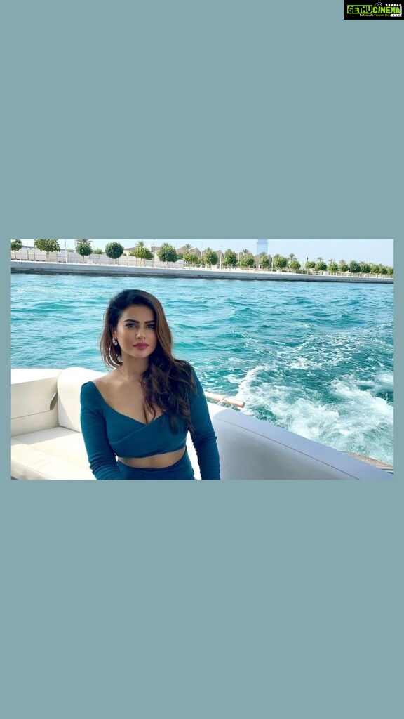 Sharmiela Mandre Instagram - 45 degrees and yet you gotta smile for the video 😆 #yachtlife