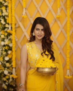 Sharmiela Mandre Instagram - पीला 
.
.
.
.
. 
Photography: @divinephotography.in 
Saree: @samyakksarees 
Nails: @thenailcoindia 
Jewellery : @ruhani.label