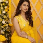 Sharmiela Mandre Instagram - पीला . . . . . Photography: @divinephotography.in Saree: @samyakksarees Nails: @thenailcoindia Jewellery : @ruhani.label